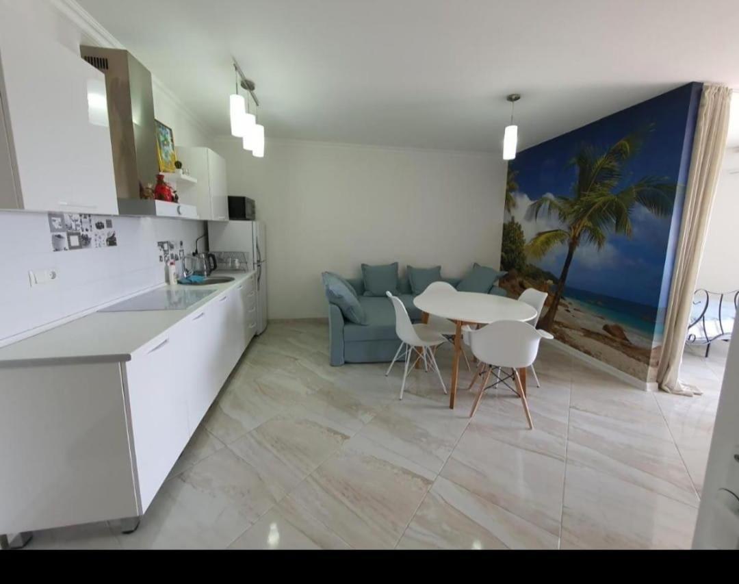 Paradise Apartment Батуми Екстериор снимка